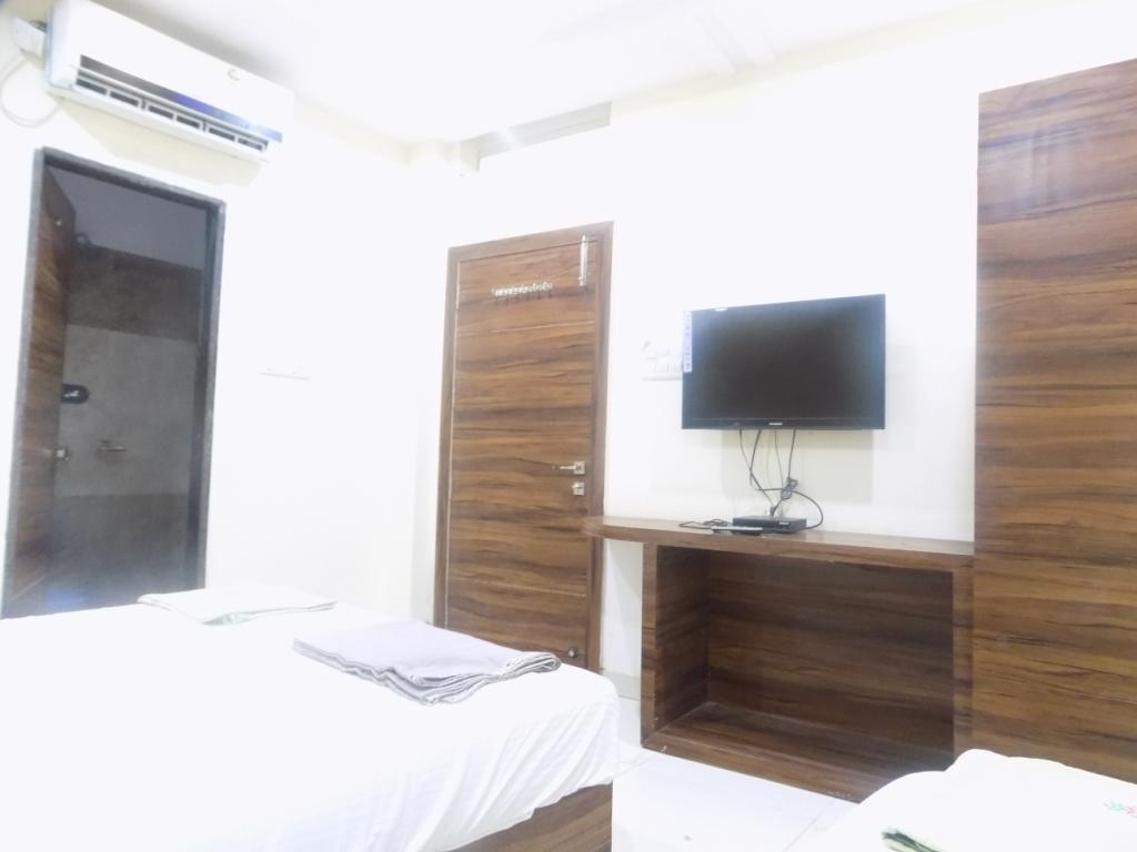 Hotel Tathastu Ujjain Bagian luar foto