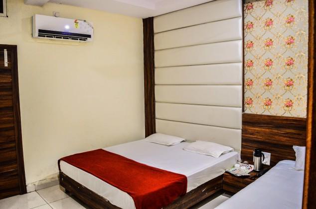 Hotel Tathastu Ujjain Bagian luar foto